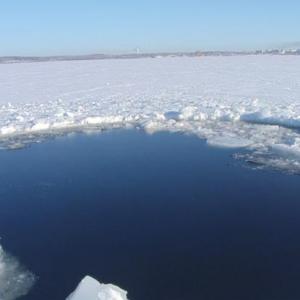 Загадочное озеро в Карелии продолжает удивлять